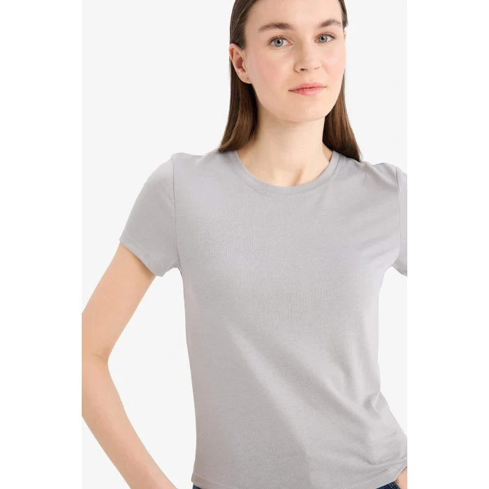 Defacto E7953AXGR454 Gri Fitted Bisiklet Yaka Basic Düz Kısa Kollu Tişört