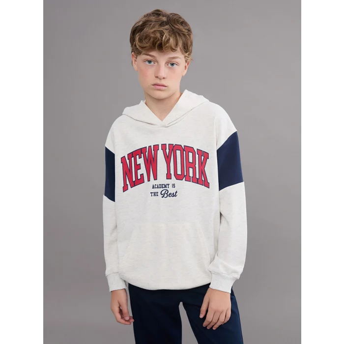 LCW Kids Ekru Kapüşonlu New York Baskılı Erkek Çocuk Sweatshirt