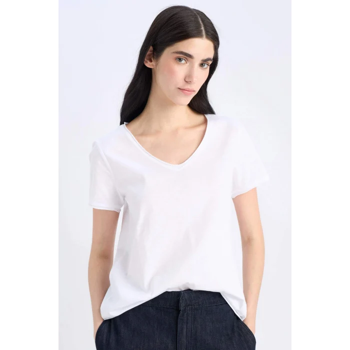 Defacto K1507 Beyaz Regular Fit V Yaka Basic Düz Kısa Kollu BeyazTişört