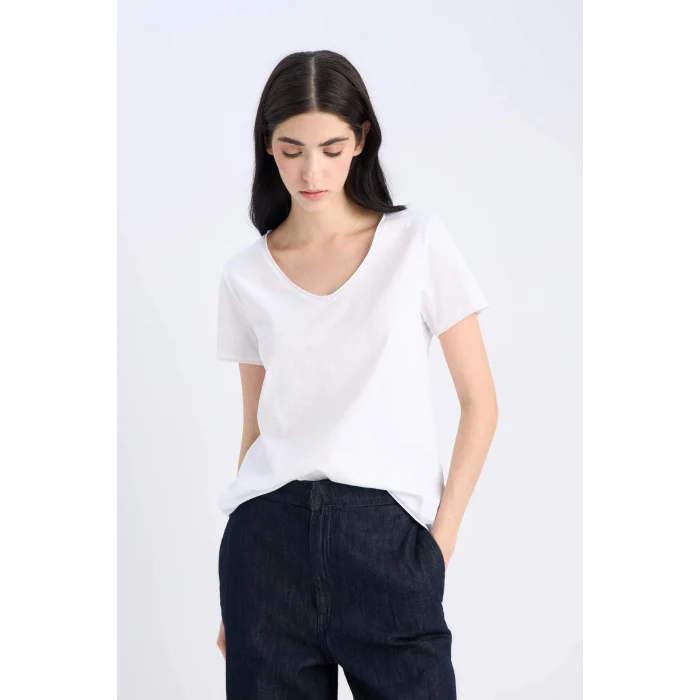 Defacto K1507 Beyaz Regular Fit V Yaka Basic Düz Kısa Kollu BeyazTişört