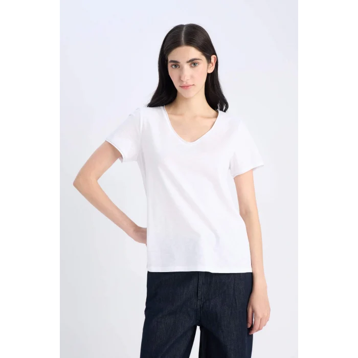Defacto K1507 Beyaz Regular Fit V Yaka Basic Düz Kısa Kollu BeyazTişört