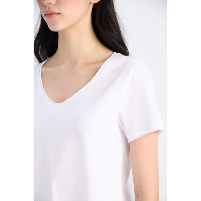 Defacto K1507 Beyaz Regular Fit V Yaka Basic Düz Kısa Kollu BeyazTişört