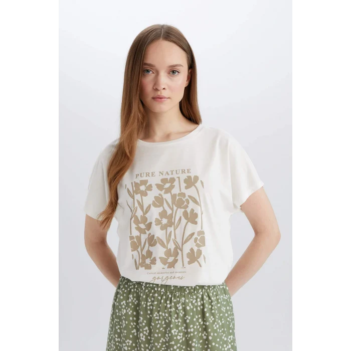 Defacto E1162 Ekru Regular Fit Bisiklet Yaka Çiçekli Kısa Kollu Tişört