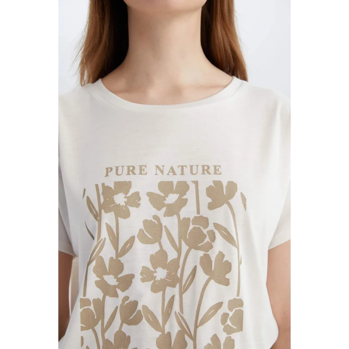 Defacto E1162 Ekru Regular Fit Bisiklet Yaka Çiçekli Kısa Kollu Tişört