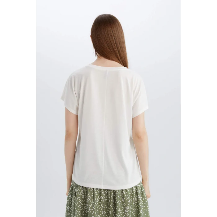 Defacto E1162 Ekru Regular Fit Bisiklet Yaka Çiçekli Kısa Kollu Tişört