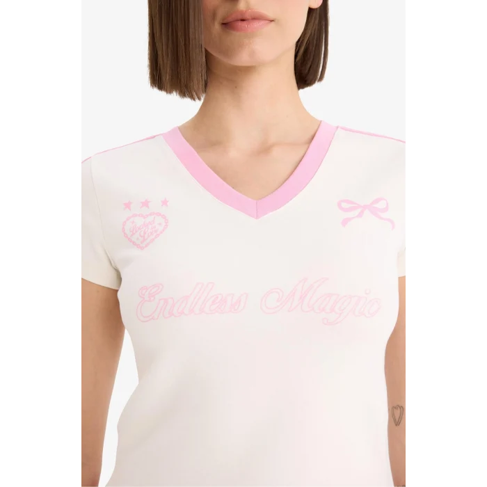 Defacto F2240 Beyaz Coool Fitted V Yaka Baskılı Ribana Kısa Kollu Beyaz Tişört