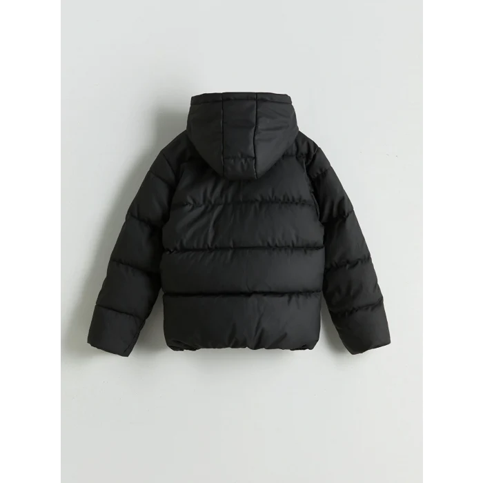 LCW Kids Siyah Kapüşonlu Erkek Çocuk Şişme Mont