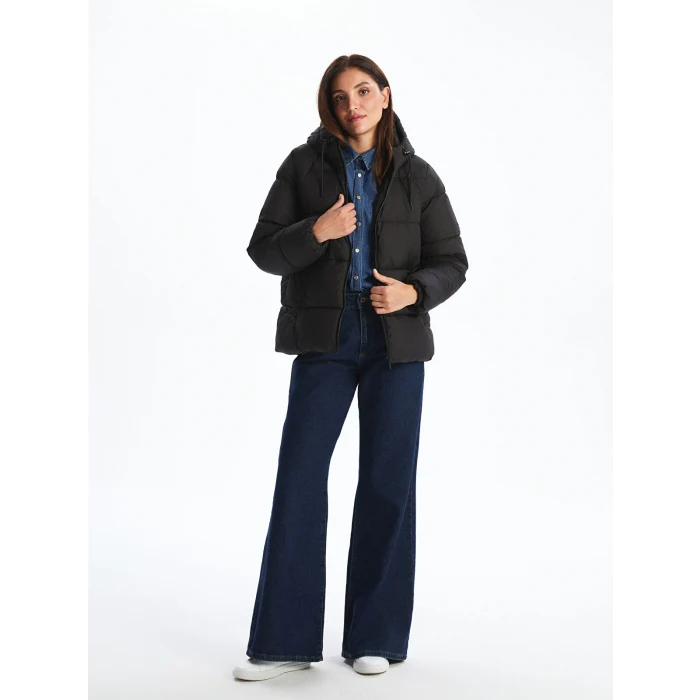 LCWAIKIKI Classic Siyah Kapüşonlu Kadın Şişme Mont