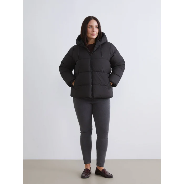 LCWAIKIKI Classic Siyah Kapüşonlu Kadın Şişme Mont