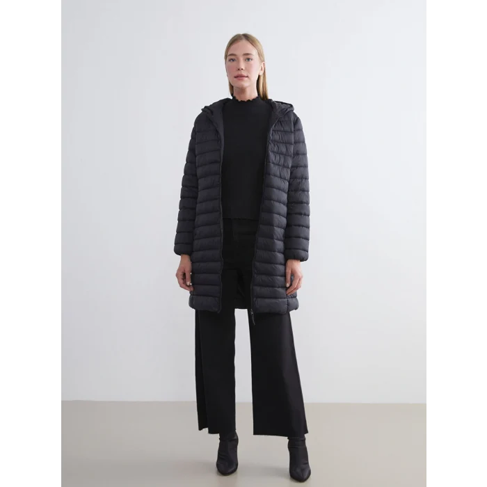 LCWAIKIKI Classic Siyah Kapüşonlu Kadın Şişme Mont