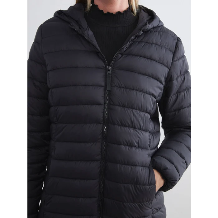 LCWAIKIKI Classic Siyah Kapüşonlu Kadın Şişme Mont