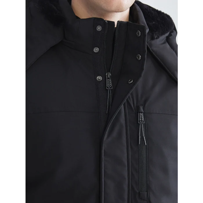 LCWAIKIKI Classic Siyah Standart Kalıp Kapüşonlu Erkek Mont