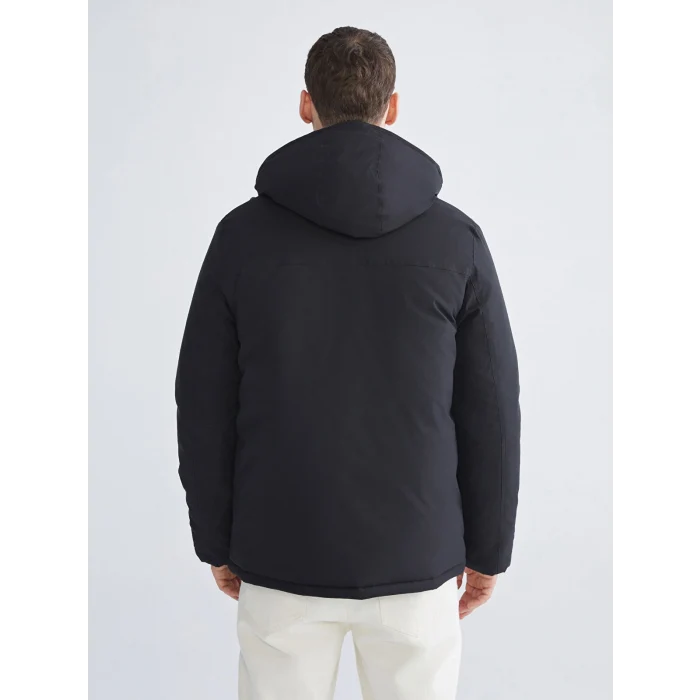 LCWAIKIKI Classic Siyah Standart Kalıp Kapüşonlu Erkek Mont