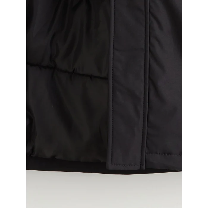 LCWAIKIKI Classic Siyah Standart Kalıp Kapüşonlu Erkek Mont