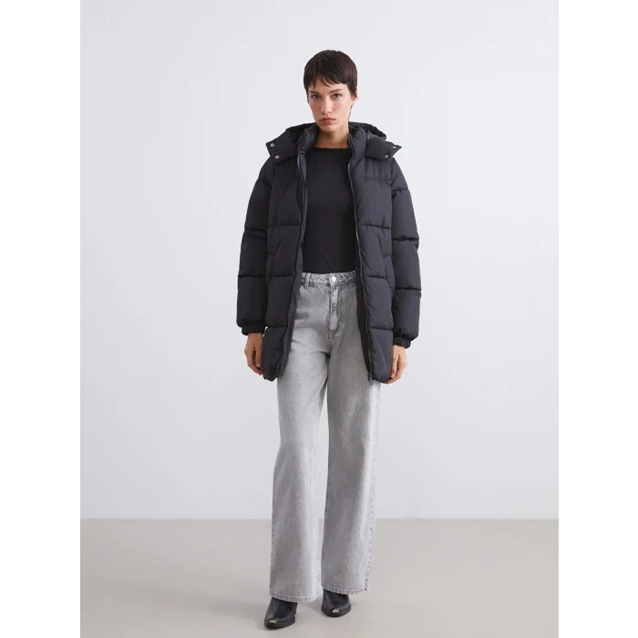 LCW Vision Siyah Kapüşonlu Kadın Şişme Mont