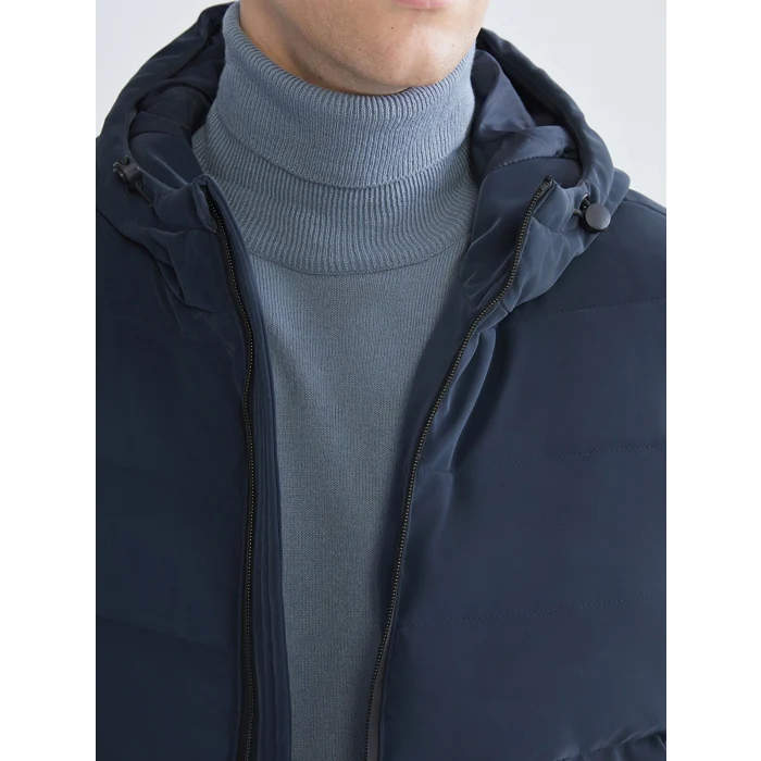 LCWAIKIKI Classic Lacivert Standart Kalıp Kapüşonlu Erkek Şişme Mont