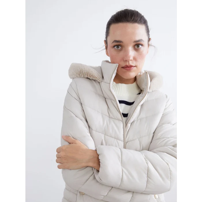 LCWAIKIKI Classic Bej Kapüşonlu Kadın Şişme Mont