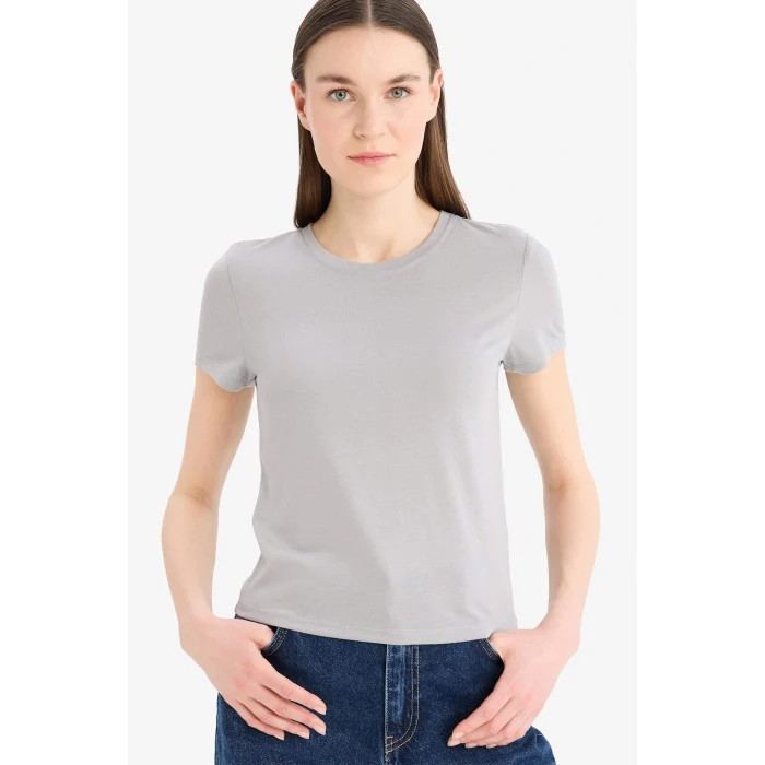 Defacto E7953AXGR454 Gri Fitted Bisiklet Yaka Basic Düz Kısa Kollu Tişört