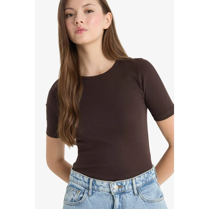 Defacto F5194AXBN192 Kahve Fitted Bisiklet Yaka Basic Düz Ribana Kısa Kollu Tişört