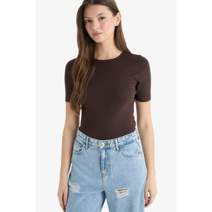 Defacto F5194AXBN192 Kahve Fitted Bisiklet Yaka Basic Düz Ribana Kısa Kollu Tişört