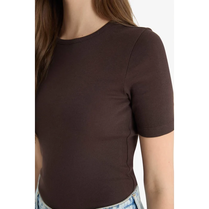 Defacto F5194AXBN192 Kahve Fitted Bisiklet Yaka Basic Düz Ribana Kısa Kollu Tişört