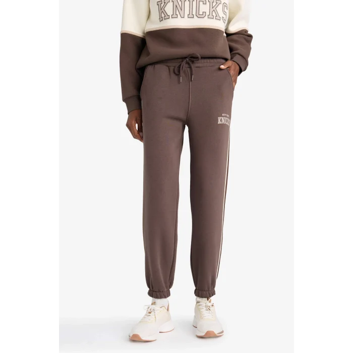 Defacto E9759AXBN335 Kahve DeFactoFit NBA New York Knicks Cepli Standart Boy Jogger Eşofman Altı