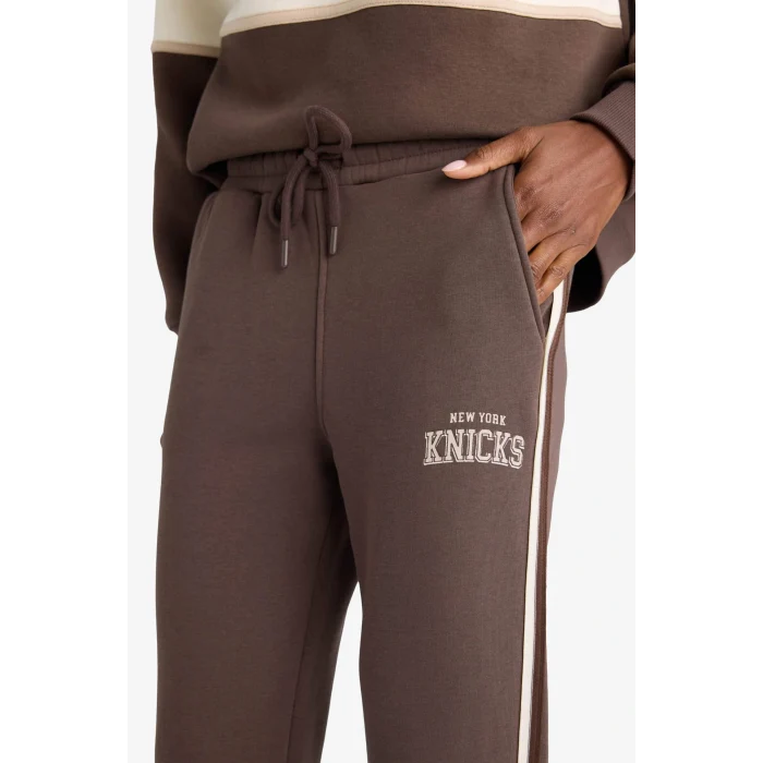 Defacto E9759AXBN335 Kahve DeFactoFit NBA New York Knicks Cepli Standart Boy Jogger Eşofman Altı