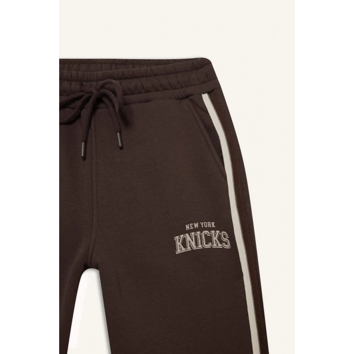 Defacto E9759AXBN335 Kahve DeFactoFit NBA New York Knicks Cepli Standart Boy Jogger Eşofman Altı