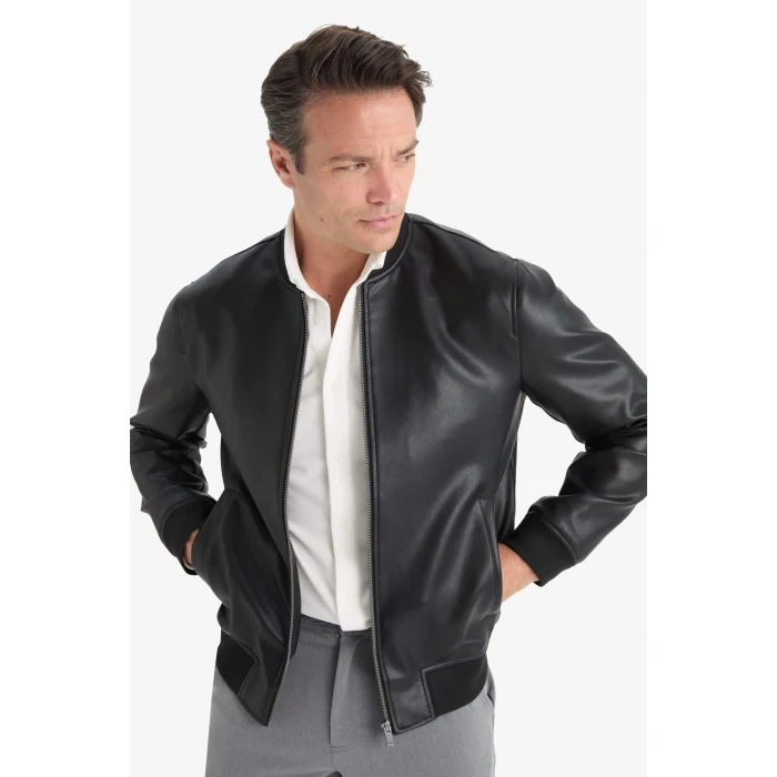 Defacto Y5367AZBK27 Siyah Su İtici Slim Fit Dar Kesim Kolej Yaka Astarlı Fermuarlı Rüzgar Geçirmez Suni Deri Mevsimlik Mont