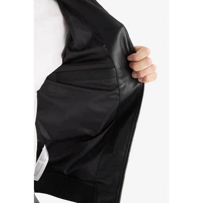 Defacto Y5367AZBK27 Siyah Su İtici Slim Fit Dar Kesim Kolej Yaka Astarlı Fermuarlı Rüzgar Geçirmez Suni Deri Mevsimlik Mont