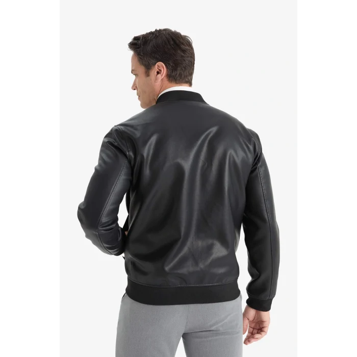 Defacto Y5367AZBK27 Siyah Su İtici Slim Fit Dar Kesim Kolej Yaka Astarlı Fermuarlı Rüzgar Geçirmez Suni Deri Mevsimlik Mont