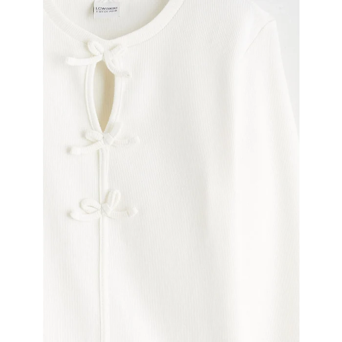 LCW Kids Ekru Bisiklet Yaka Fiyonk Detaylı Kız Çocuk Tişört