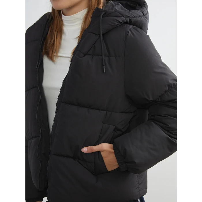 LCW Vision Siyah Kapüşonlu Kadın Şişme Mont