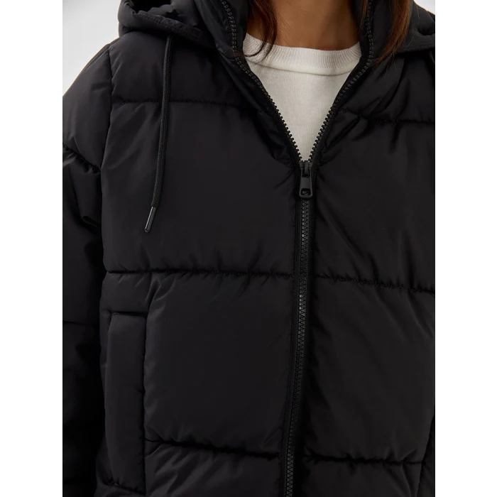 LCW Vision Siyah Kapüşonlu Kadın Şişme Mont