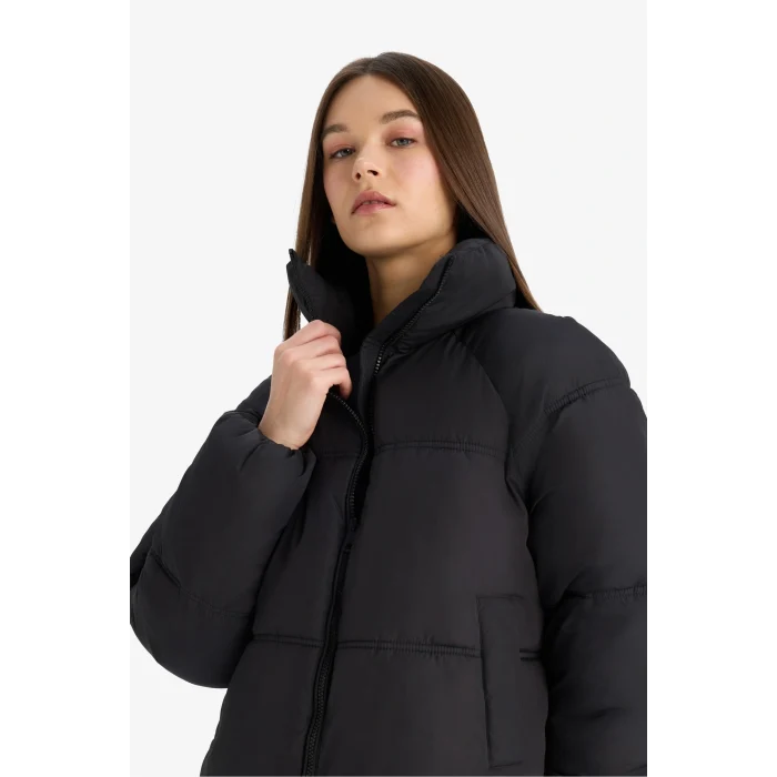 Defacto E8690AXBK27 Siyah Su Geçirmez Regular Fit Dik Yaka Fermuarlı Şişme Mont