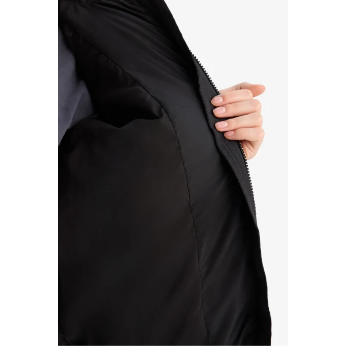 Defacto E8690AXBK27 Siyah Su Geçirmez Regular Fit Dik Yaka Fermuarlı Şişme Mont