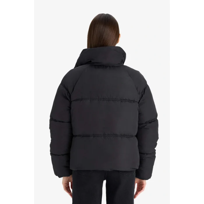 Defacto E8690AXBK27 Siyah Su Geçirmez Regular Fit Dik Yaka Fermuarlı Şişme Mont