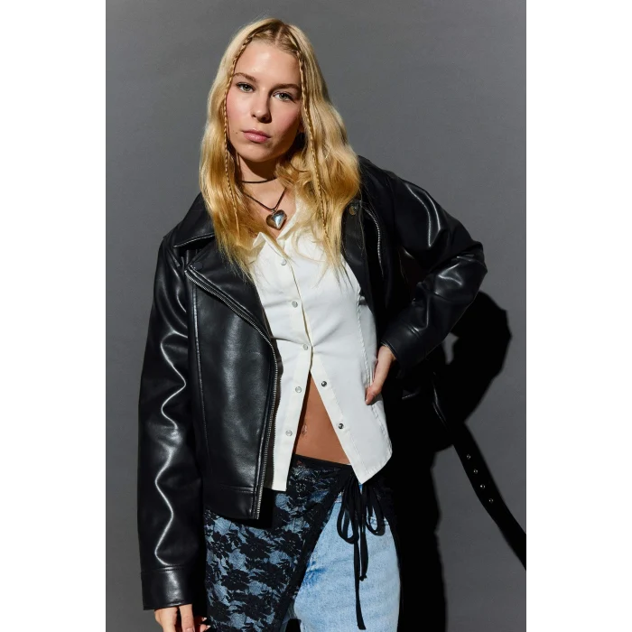 Defacto E8530AXBK27 Siyah Regular Fit Fermuarlı Suni Deri Ceket Mont