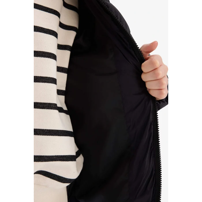 Defacto E5406A8BK27 Siyah Kız Çocuk Su Geçirmez Kapüşonlu Fermuarlı Şişme Mont