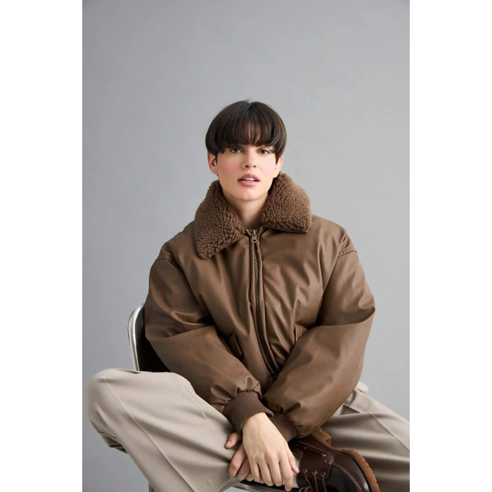 Defacto F2813AXBN530 Kahve Regular Fit Polo Yaka Suni Deri Mont