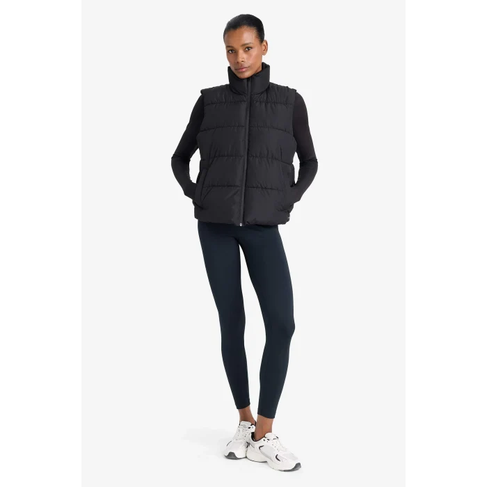 Defacto E9209AXBK81 Siyah Defactofit Su İtici Regular Fit Dik Yaka Fermuarlı Cepli Şişme Yelek