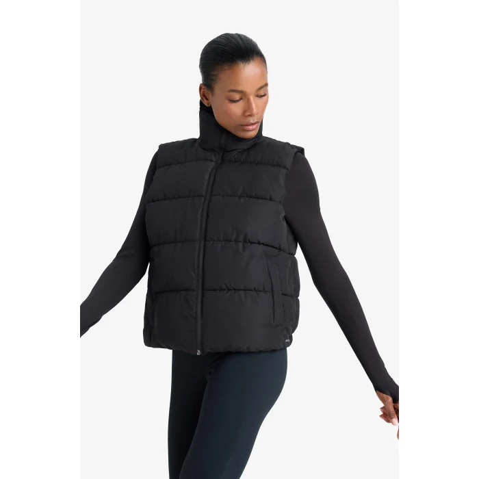 Defacto E9209AXBK81 Siyah Defactofit Su İtici Regular Fit Dik Yaka Fermuarlı Cepli Şişme Yelek