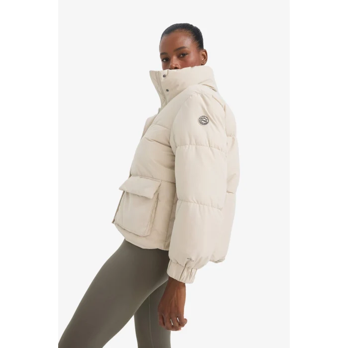 Defacto E9266AXBG779 Bej Defactofit Su İtici Oversize Fit Geniş Kalıp Dik Yaka Fermuarlı Çıtçıtlı Cepli Şişme Mont