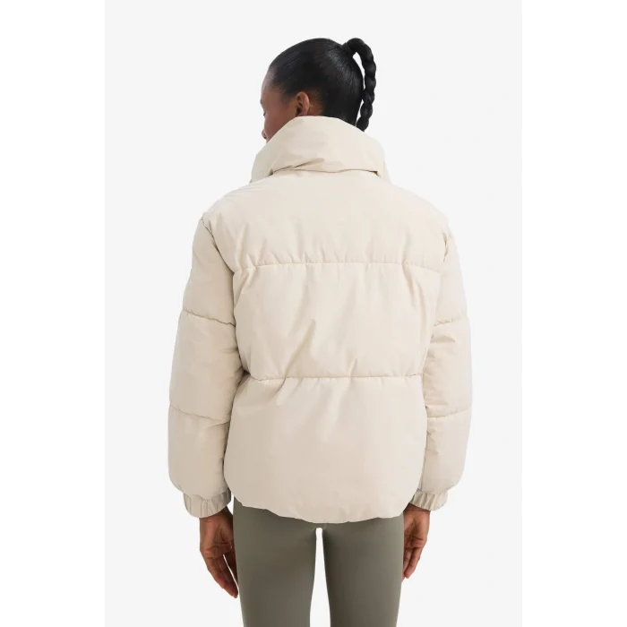 Defacto E9266AXBG779 Bej Defactofit Su İtici Oversize Fit Geniş Kalıp Dik Yaka Fermuarlı Çıtçıtlı Cepli Şişme Mont