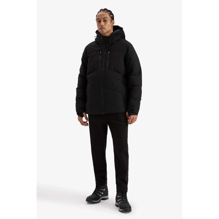 Defacto A3519AXBK81 Siyah DeFactoFit Su İtici Rüzgar Geçirmez Slim Fit Dar Kesim Kapüşonlu Fermuarlı Cepli Kışlık Mont