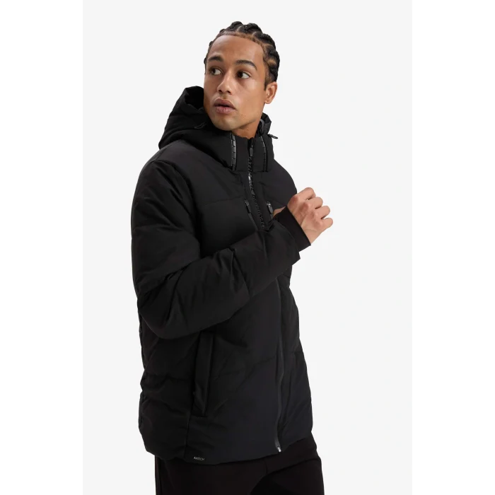 Defacto A3519AXBK81 Siyah DeFactoFit Su İtici Rüzgar Geçirmez Slim Fit Dar Kesim Kapüşonlu Fermuarlı Cepli Kışlık Mont