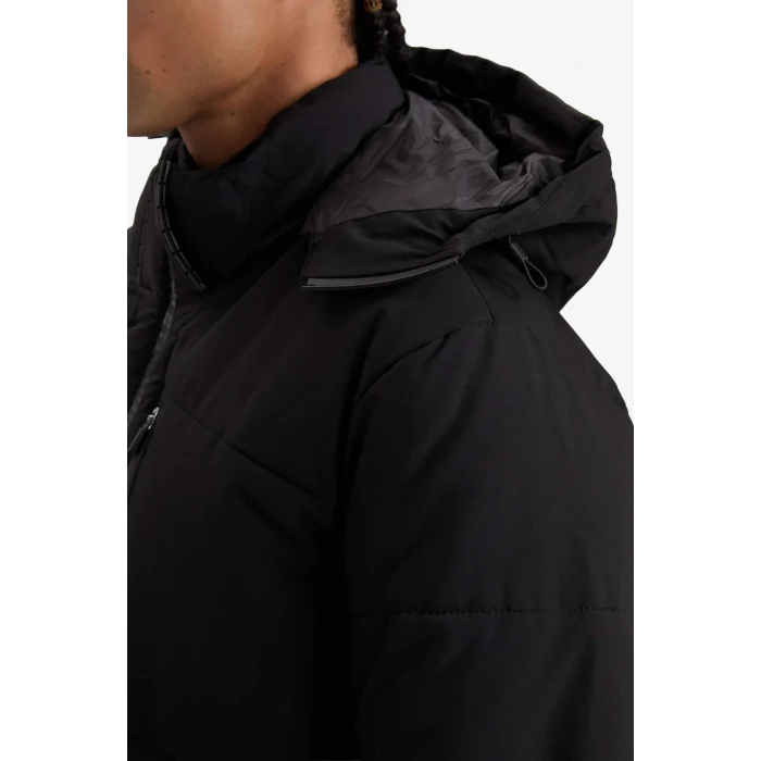 Defacto A3519AXBK81 Siyah DeFactoFit Su İtici Rüzgar Geçirmez Slim Fit Dar Kesim Kapüşonlu Fermuarlı Cepli Kışlık Mont