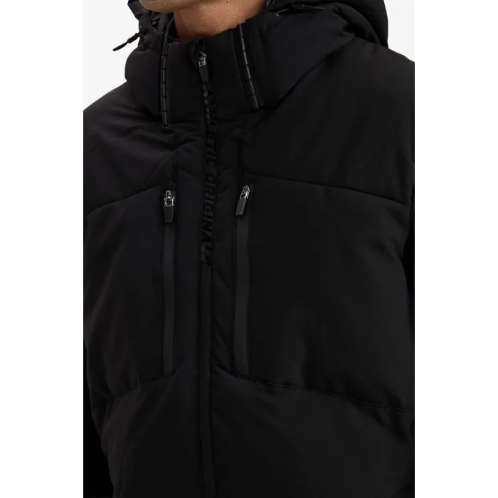 Defacto A3519AXBK81 Siyah DeFactoFit Su İtici Rüzgar Geçirmez Slim Fit Dar Kesim Kapüşonlu Fermuarlı Cepli Kışlık Mont