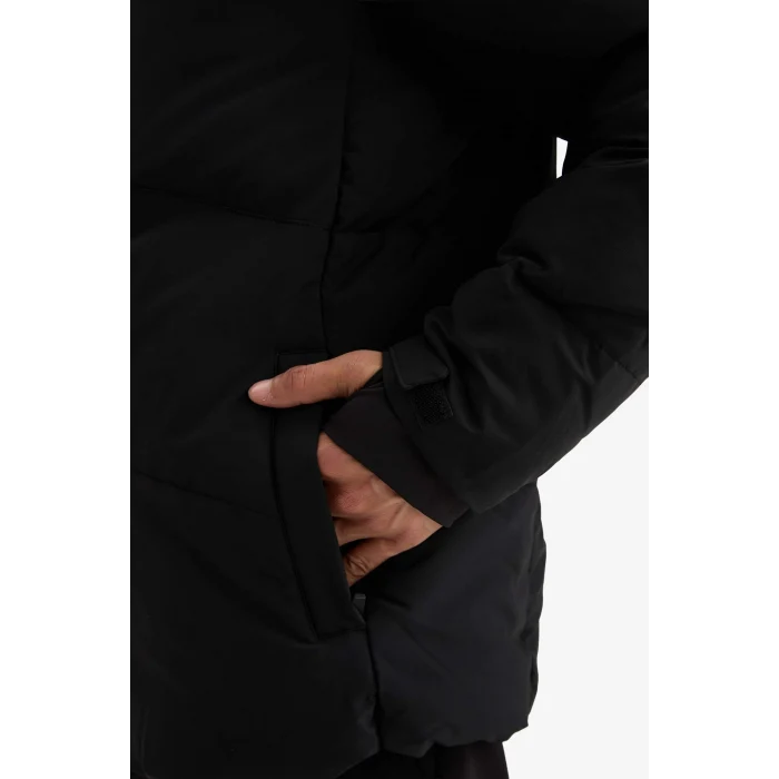 Defacto A3519AXBK81 Siyah DeFactoFit Su İtici Rüzgar Geçirmez Slim Fit Dar Kesim Kapüşonlu Fermuarlı Cepli Kışlık Mont