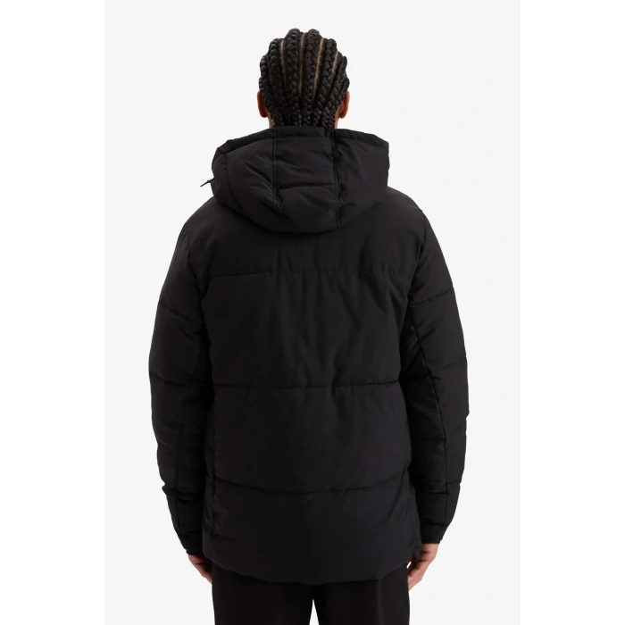 Defacto A3519AXBK81 Siyah DeFactoFit Su İtici Rüzgar Geçirmez Slim Fit Dar Kesim Kapüşonlu Fermuarlı Cepli Kışlık Mont